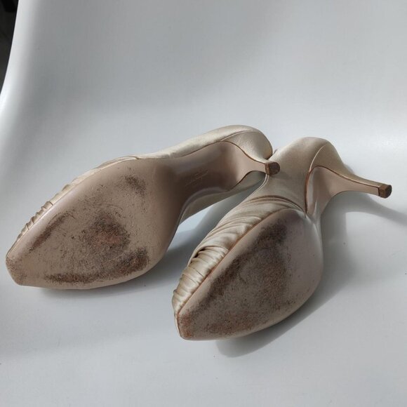 Elegant Salvatore Ferragamo Satin Heel - Picture 3 of 8